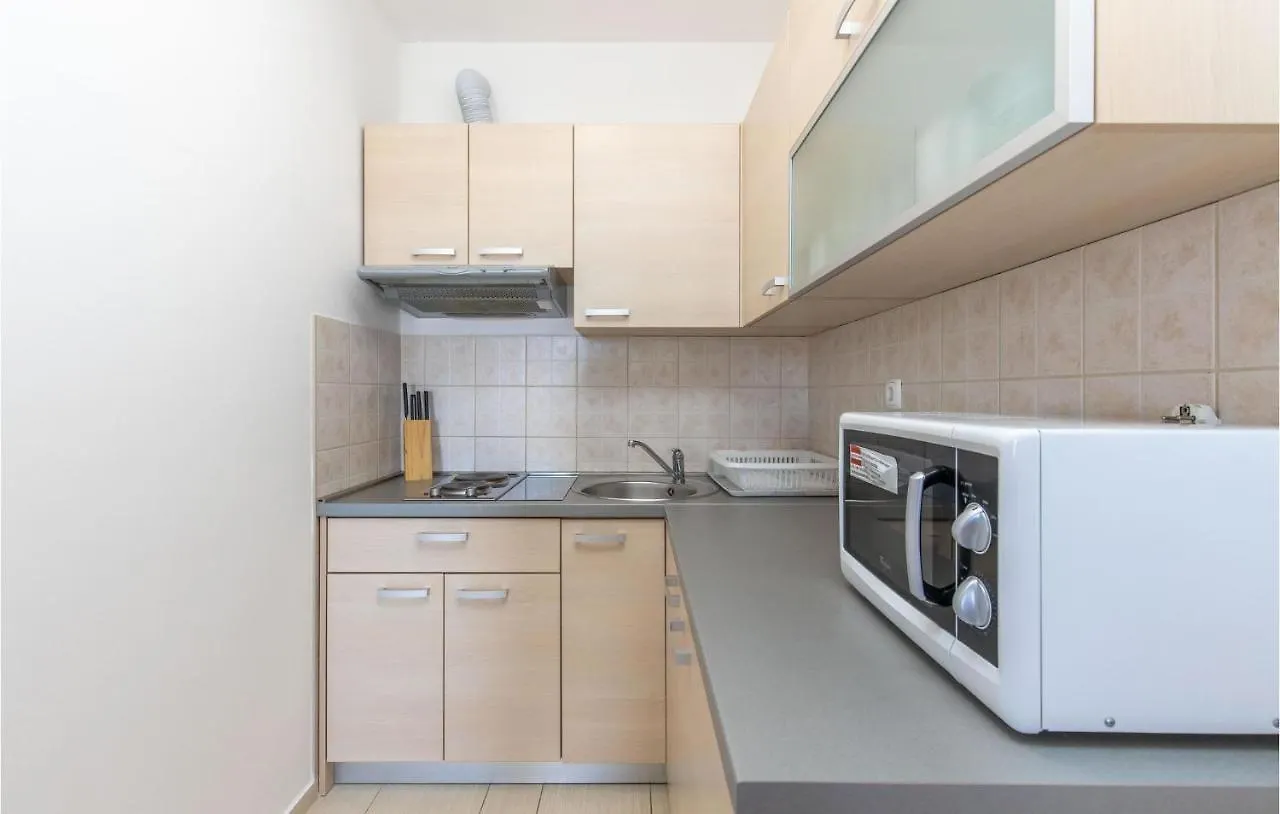 1 Bedroom Awesome Apartment In 塞尔瑟 克罗地亚