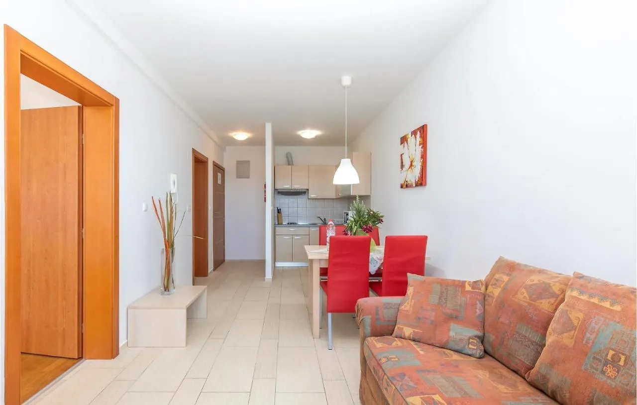 1 Bedroom Awesome Apartment In 塞尔瑟