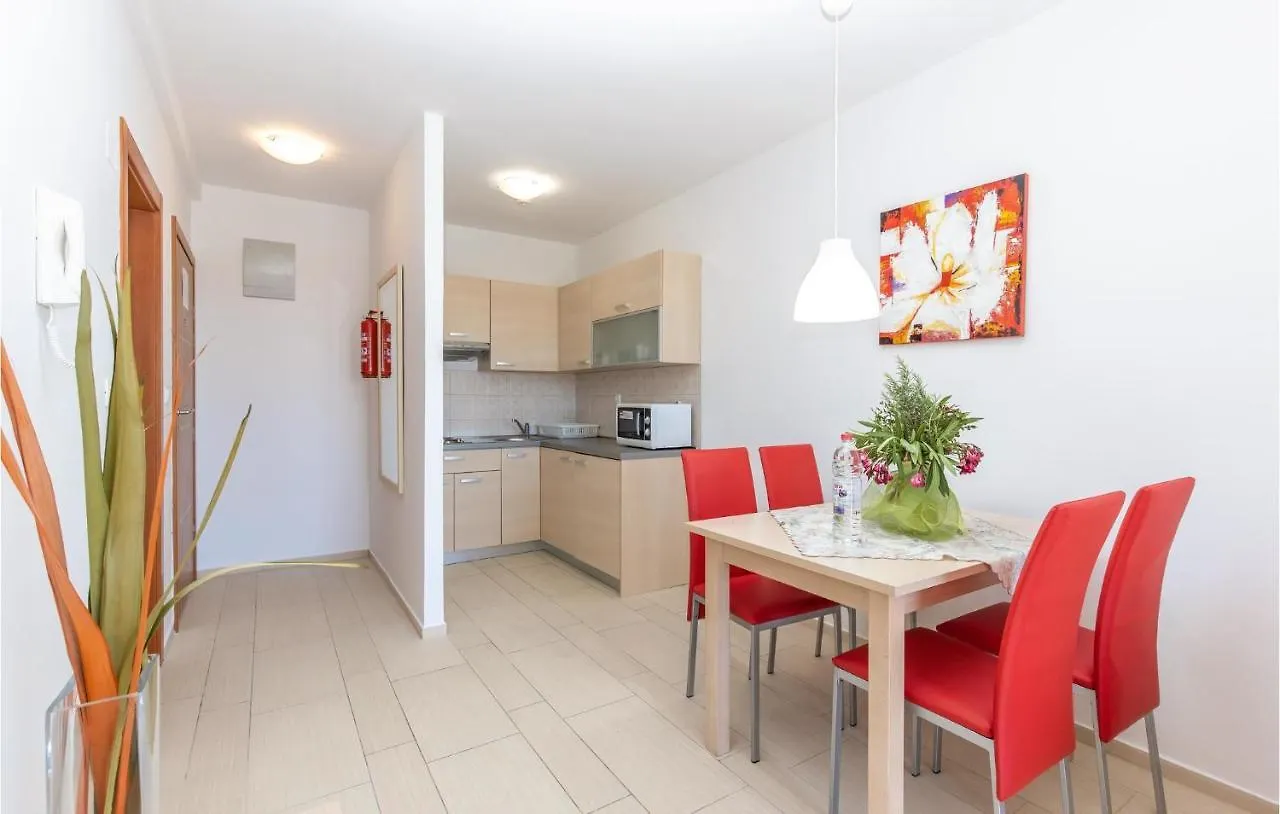 1 Bedroom Awesome Apartment In 塞尔瑟 克罗地亚